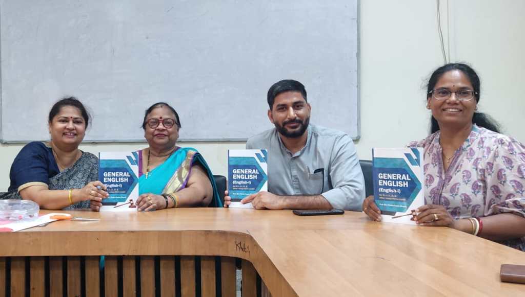 प्रोफेसर डाँ राधा गुप्ता द्वारा लिखित पुस्तक जनरल इंगलिश का विमोचन राजस्थान विश्वविद्यालय के विधि विभाग एवं अम्बेडकर लाँ यूनिवर्सिटी की हैड एवं डीन डाँ संजुला थानवी द्वारा दिनांक 23-6-2024 को किया गया, साथ में हैं डाँ अंजु गहलोत एवं डाँ मनोज मीणा (विधि&nbsp;व्याख्याता)